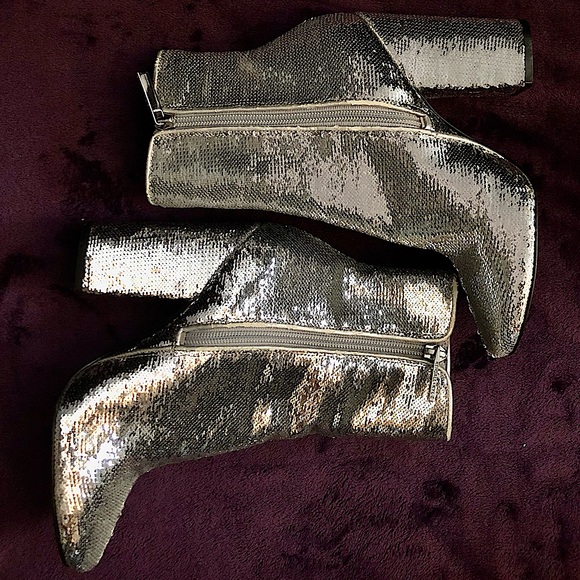 Kendall + Kylie Sequin Silver Booties - Picture 6 of 10